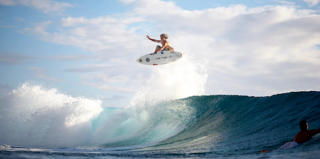 MANIOBRAS DEL SURF: AÉREO MANIOBRAS DEL SURF: AÉREO