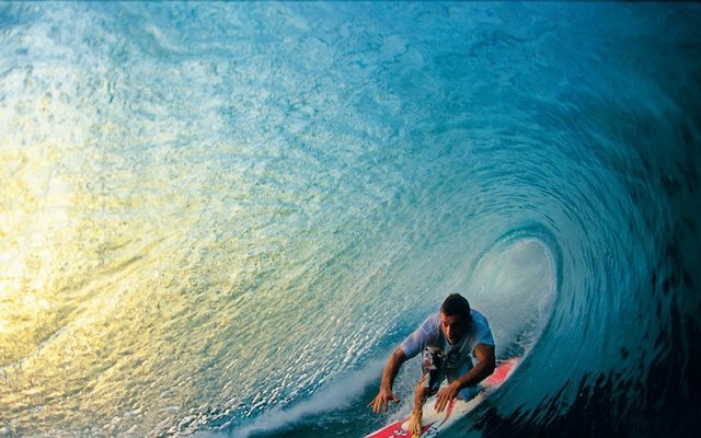 MANIOBRAS DEL SURF: TUBO MANIOBRAS DEL SURF: TUBO