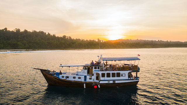 el mejor viaje de surf en barco en las Mentawai
