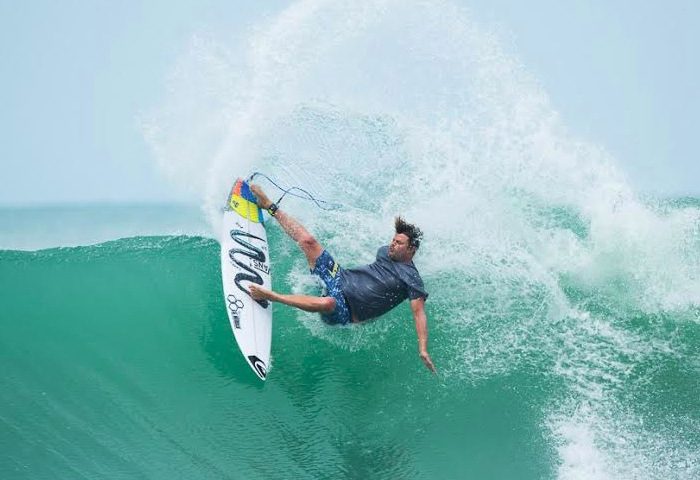 MANIOBRAS DEL SURF : Layback Maniobras del surf: Layback