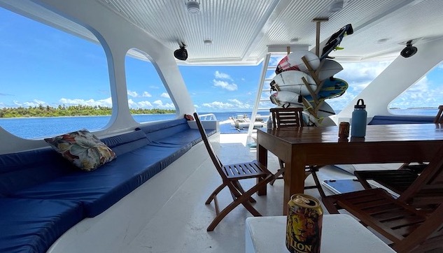 Surf Maldivas en Barco